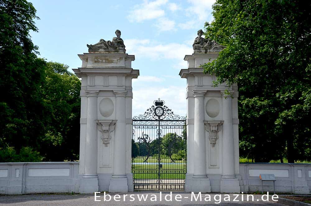 Oranienburg - ein Schlosspark-Eingang Oranienburg - ein Schlosspark-Eingang