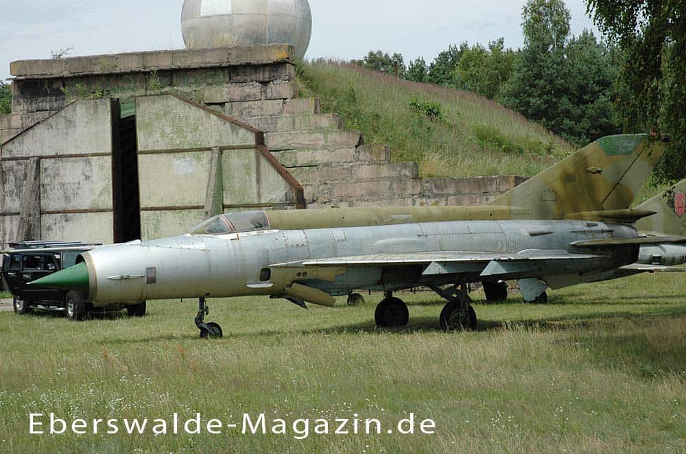 Flugzeuge und alte Shelter im Luftfahrtmuseums Finowfurt - Hier MiG-21 Flugzeuge und alte Shelter im Luftfahrtmuseums Finowfurt - Hier MiG-21