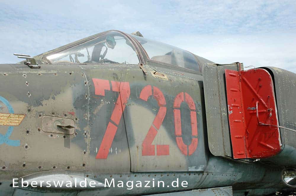 Ein altes Piloten-Cockpit Ein altes Piloten-Cockpit