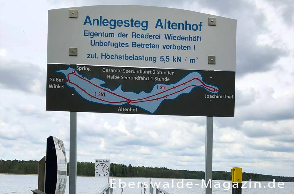 Der Anlegesteg für die Schifffahrt in Altenhof am Werbellinsee