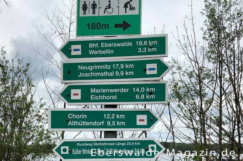 Wegweiser zur Entfernung in km zu anderen Orten
