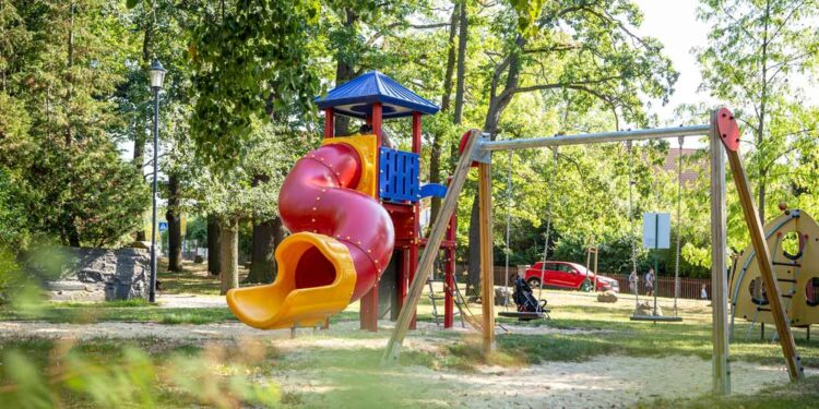 Spielplatz (depositphotos.com)