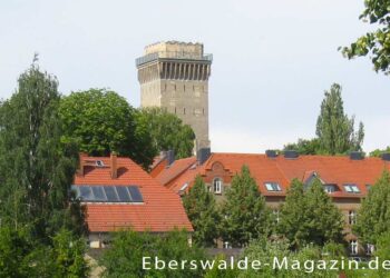 Der Finower Wasserturm - Blick vom Finowkanal