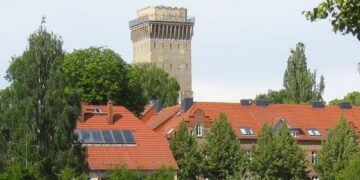 Der Finower Wasserturm - Blick vom Finowkanal