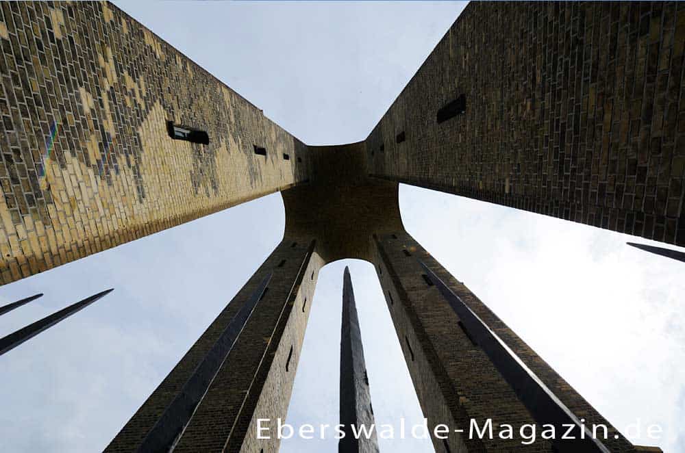 Der Finower Wasserturm - Blick von unten Der Finower Wasserturm - Blick von unten