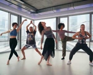 Mehr über den Artikel erfahren Diese urbanen Tanzstile boomen in Berliner Schulen